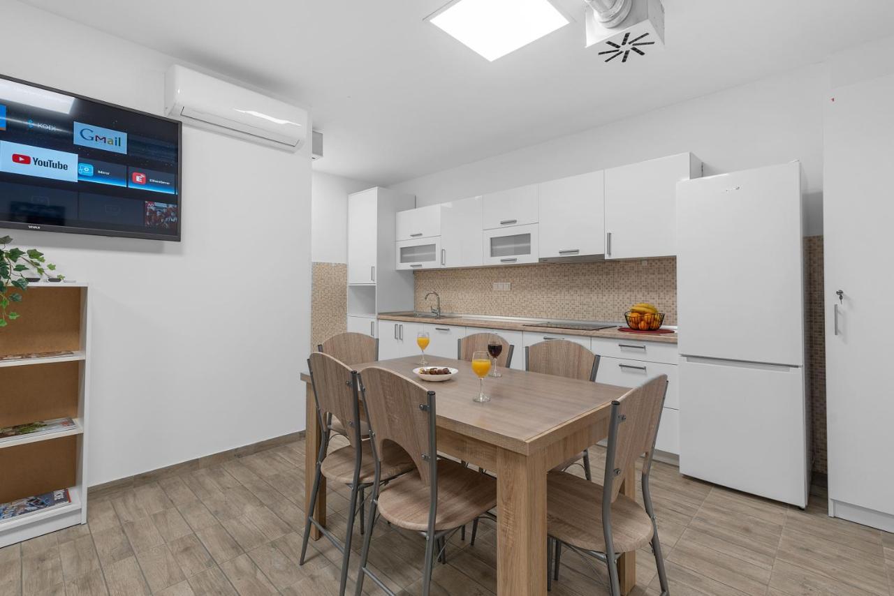 Elli Hostel